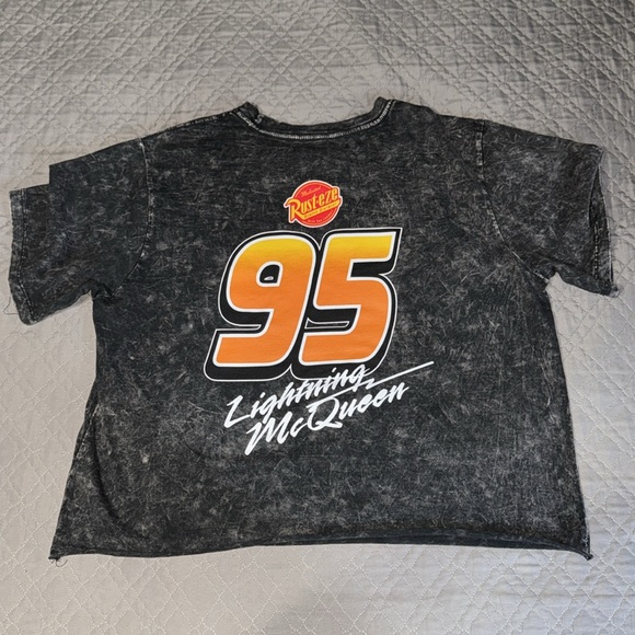 PIXAR DISNEY LIGHTNING MCQUEEN JUNIORS WOMEN CROP TOP SHIRT - Picture 3 of 6